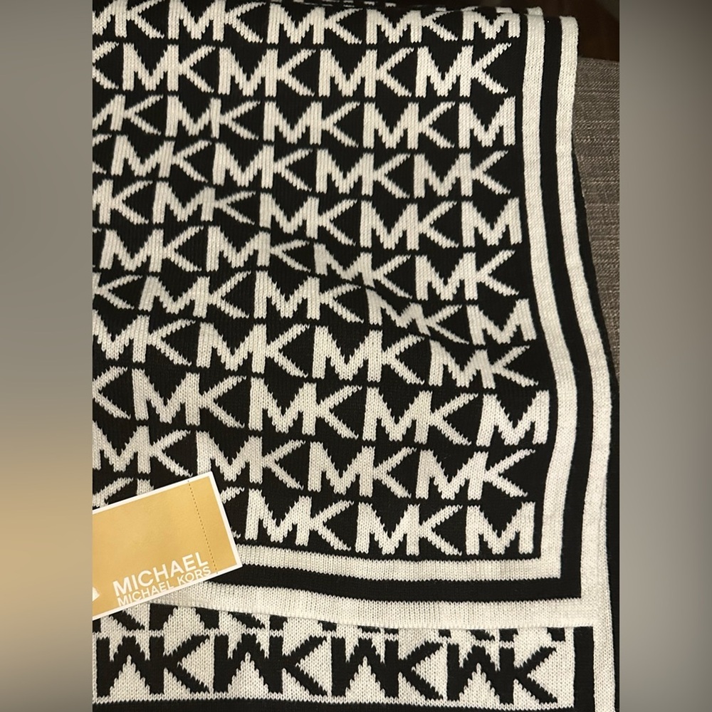 Michael Kors Scarf 64" Black & White NWT - Picture 2 of 5